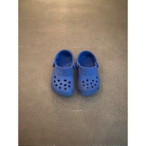 Blue toddler crocks size 6/7 good used condition